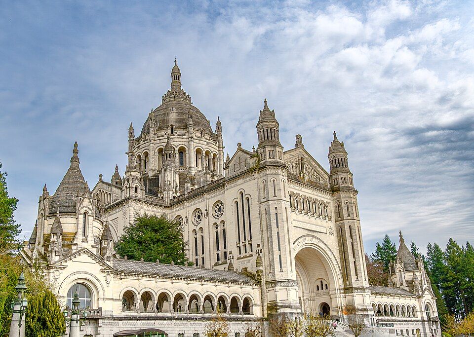 Basilica of Sainte-Thérèse de Lisieux 2
